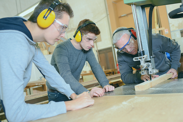 Poussières bois, sciures, copeaux : aspiration, filtration et transfert